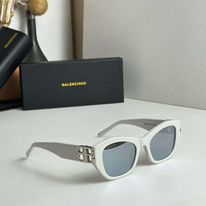 Picture of Balenciga Sunglasses _SKUfw54318908fw
